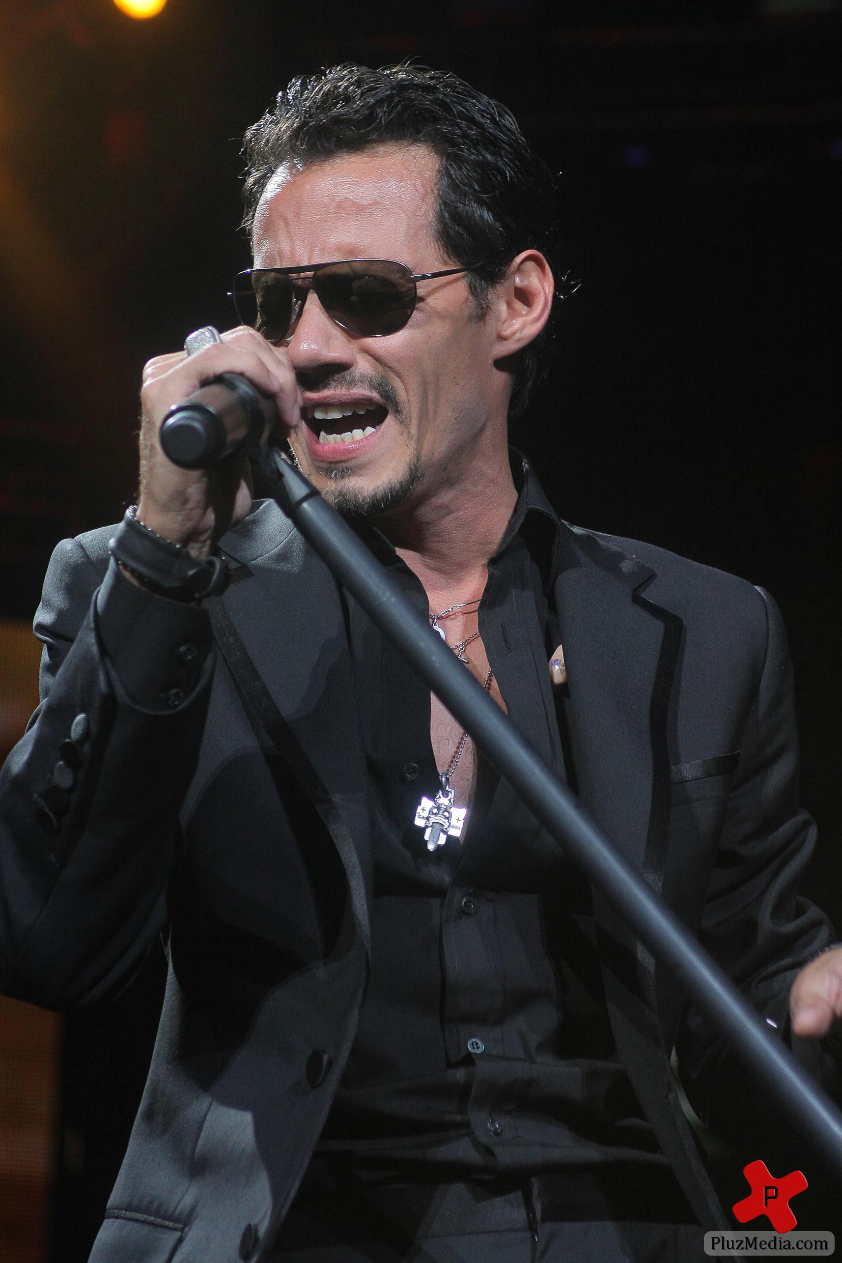 Marc Anthony performing live at the American Airlines Arena photos | Picture 79102
